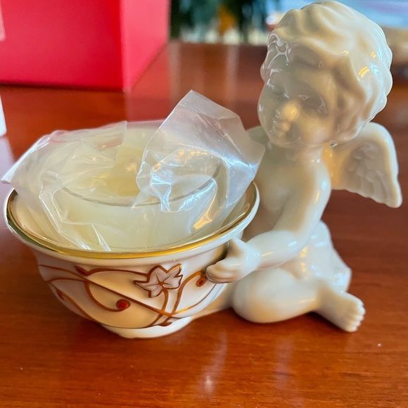 NWT! Lenox China - For The Holidays Frosted Berries Sitting Cherub Tea Light - Picture 2 of 4